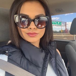 Meet your Posher, Juana